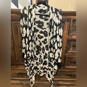 Hem & Thread, S/M, black & white sweater